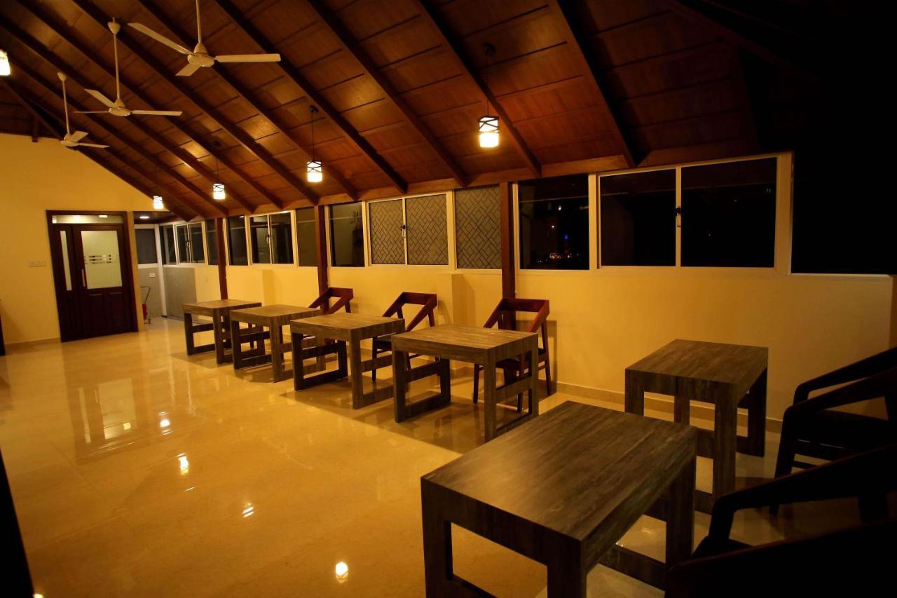 Отель Kira Palace Residency Эрнакулам Экстерьер фото