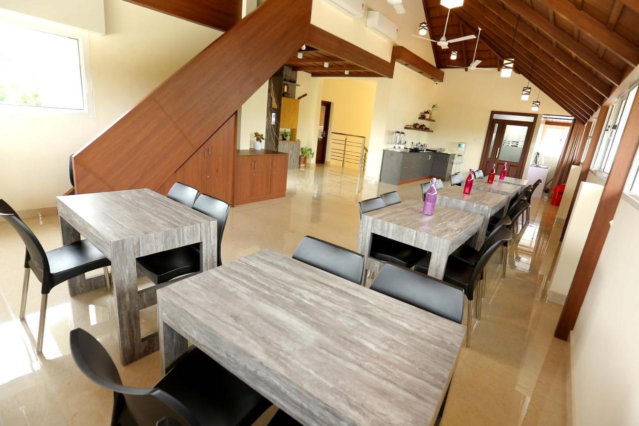 Отель Kira Palace Residency Эрнакулам Экстерьер фото