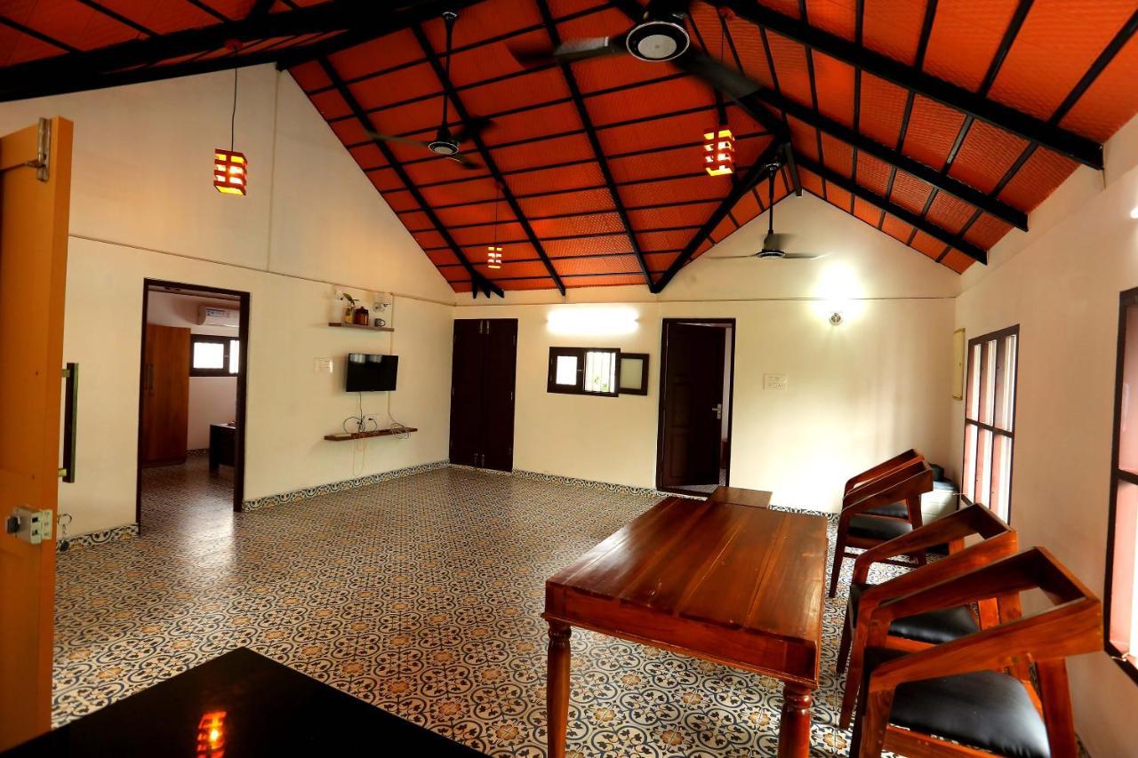 Отель Kira Palace Residency Эрнакулам Экстерьер фото