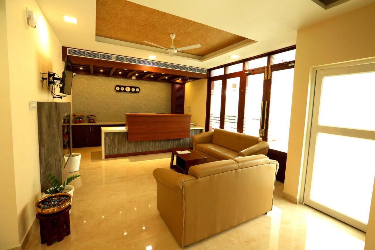 Отель Kira Palace Residency Эрнакулам Экстерьер фото